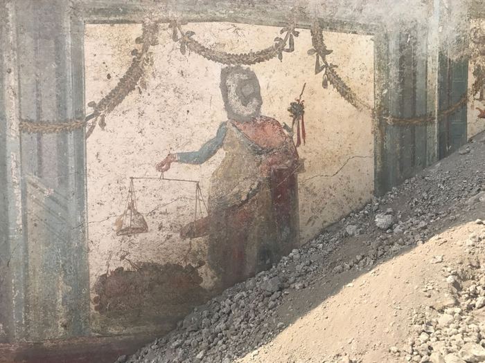 “Dagli scavi di Pompei emerge un nuovo affresco di Priapo, l’antico dio della fertilità” di Giuseppe Massari