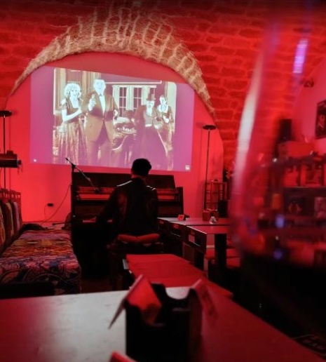 Cinematocasa  di Massimo Di Martino – di Anna Maria Esposito