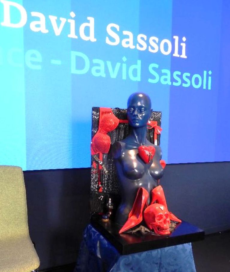 Grande successo per la scultura di Guadagnuolo  nella Sede del Parlamento Europeo-Roma